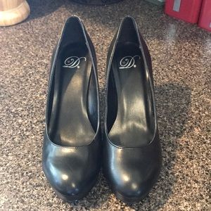 Womens Heart in D black heels
